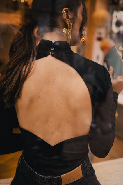 SEE-THROUGH BODY BLACK