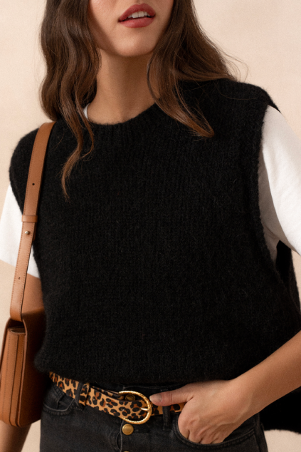 BLACK BOB SWEATER