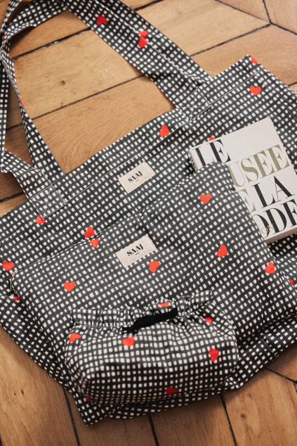 ARINA CHECKERED HEART POUCH