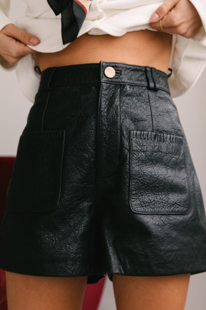 SHORT SOLSTICE BLACK LEATHER